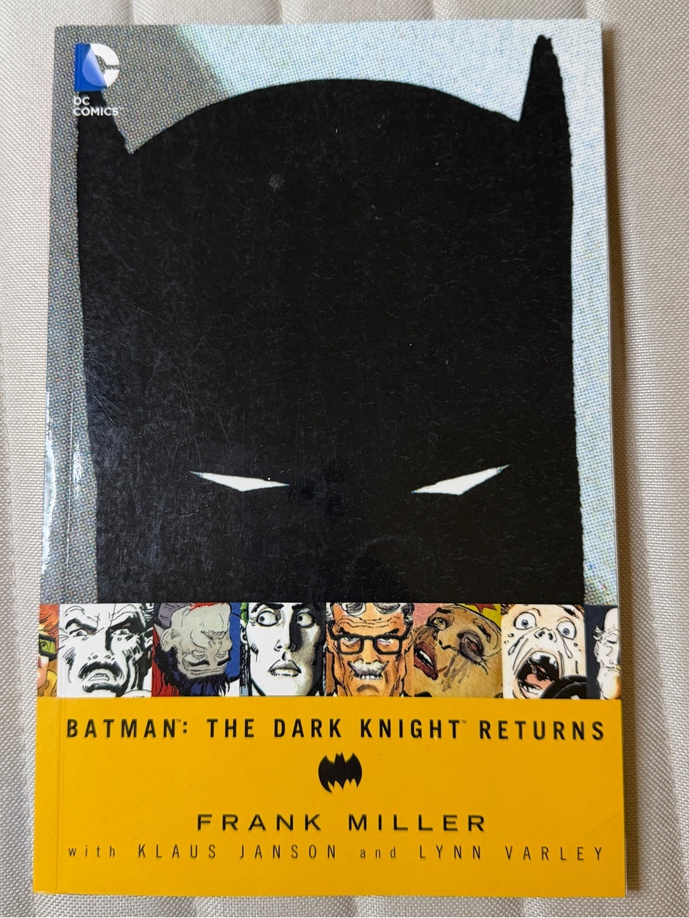 Batman: The Dark Knight Returns Graphic Novel - Black & Yellow